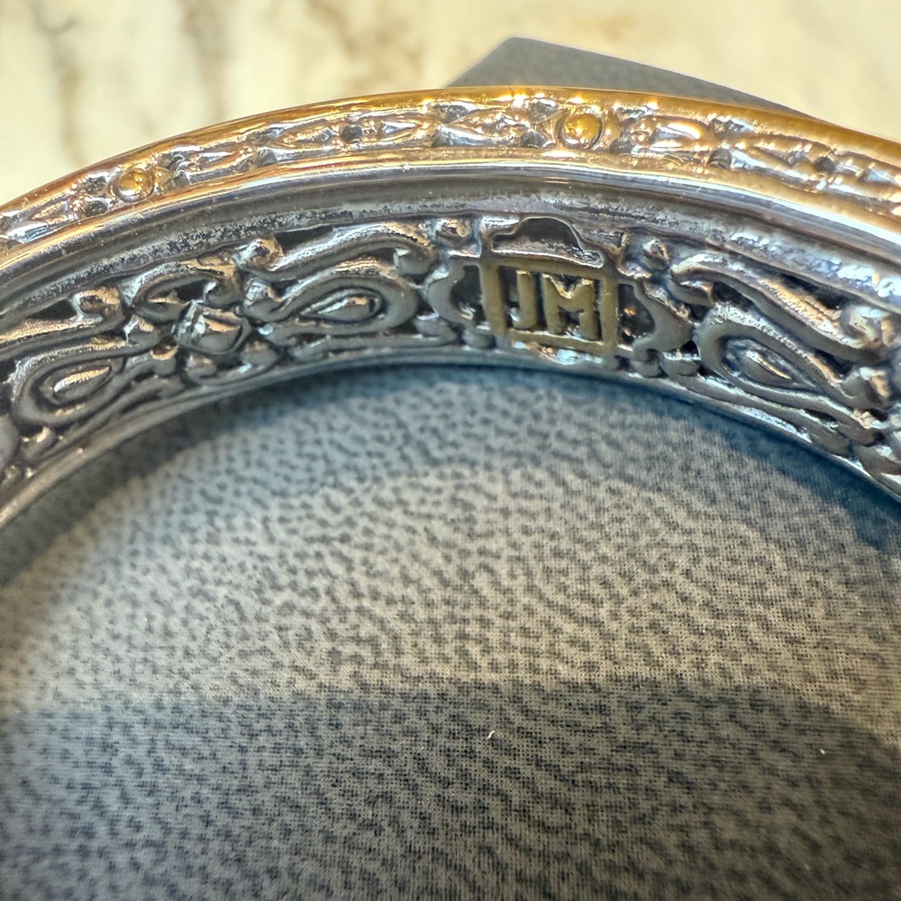 Elegant John Medeiros Pave Hinged Bangle Bracelet. - Picture 6 of 11